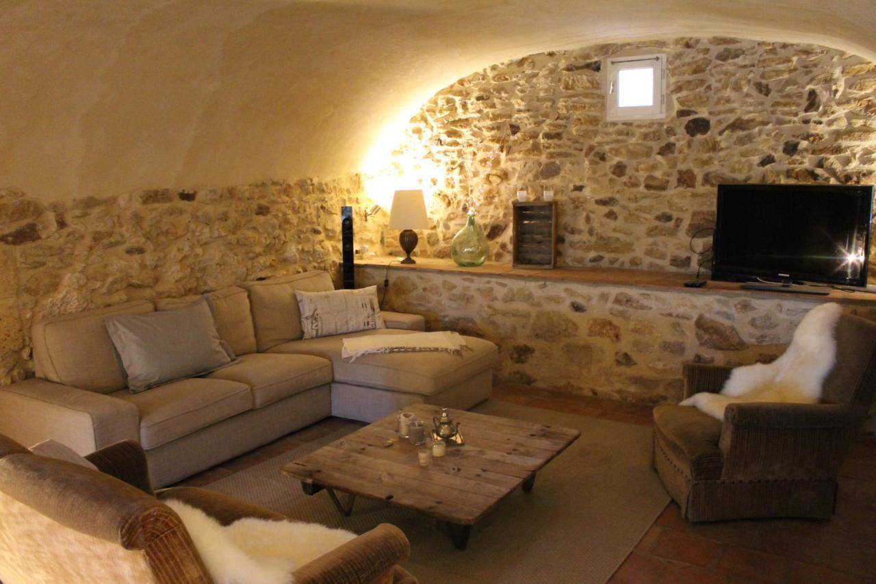 Mas Les Romarins, 10 Min D'Uzes, Piscine Et Grand Jardin Clos, Jeux, Nid De Repos Et Base Pour Activites Dans Le Gard (Adults Only) Экстерьер фото